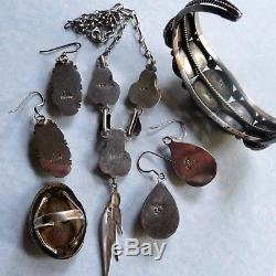 5 LOT NAVAJO VINTAGE STERLING 1 x Ring, 2 x Earrings, 1 x Necklace, 1 x Cuff